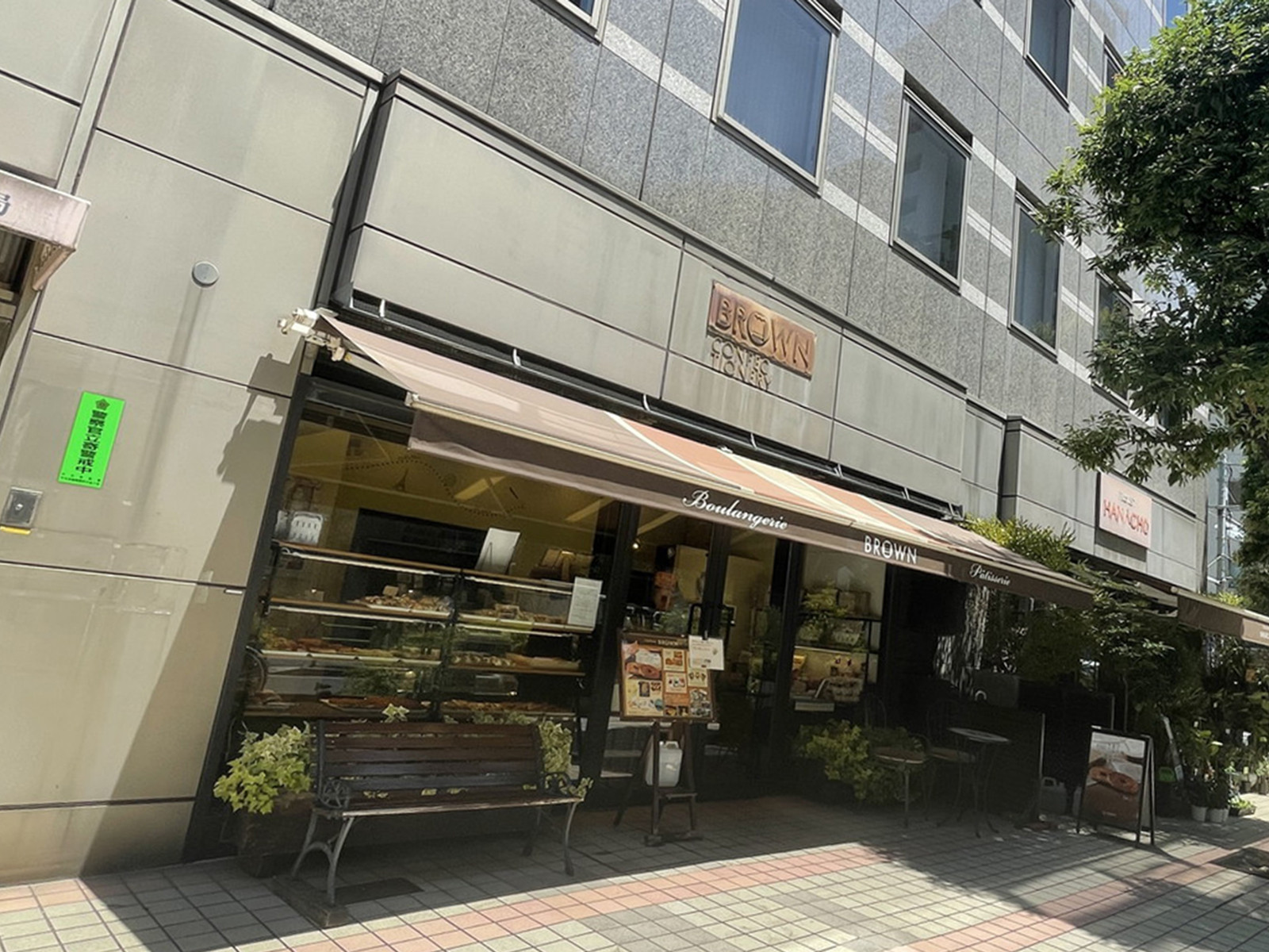 周辺には飲食店が点在