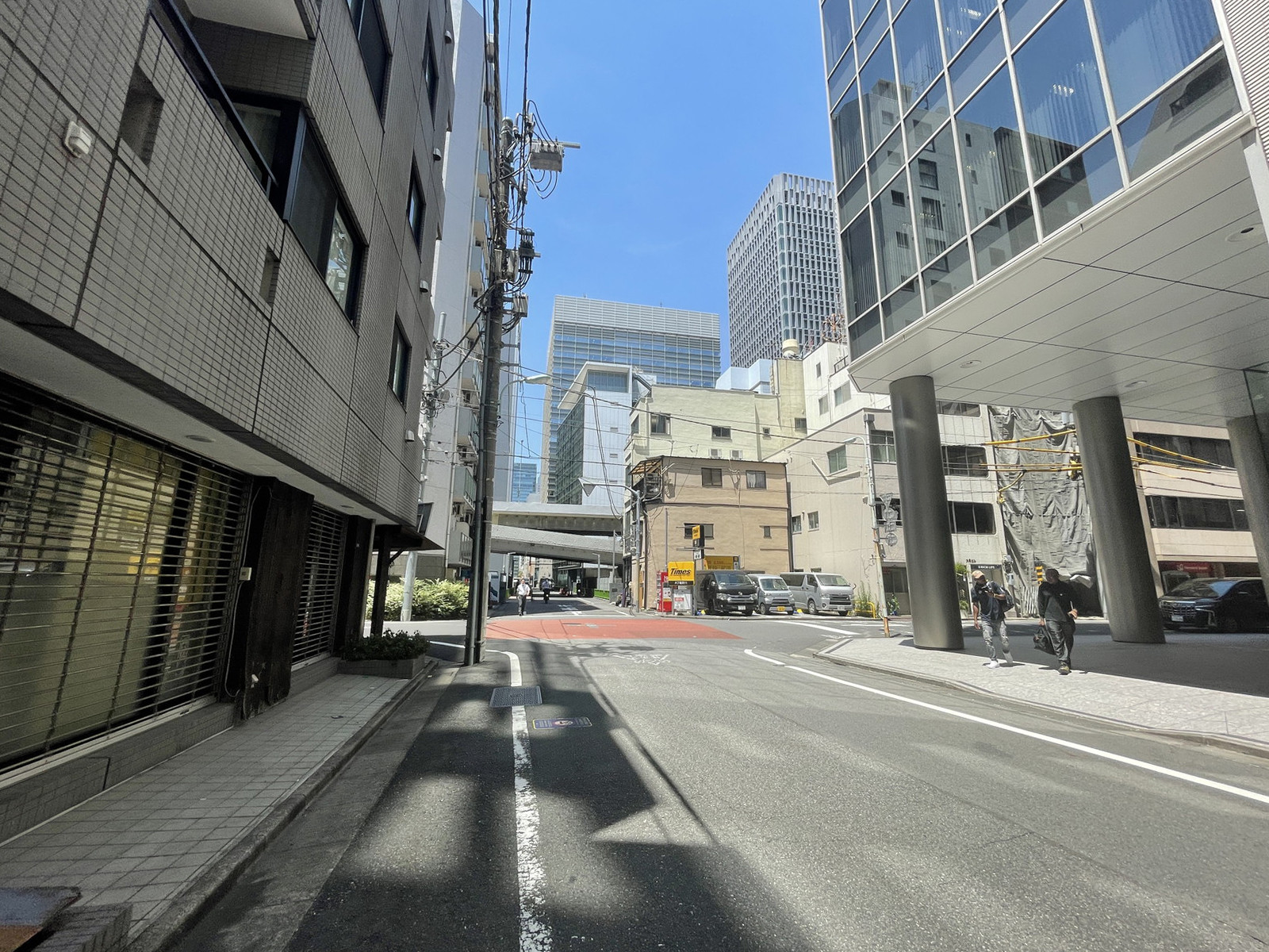 スギコビル前面の通り