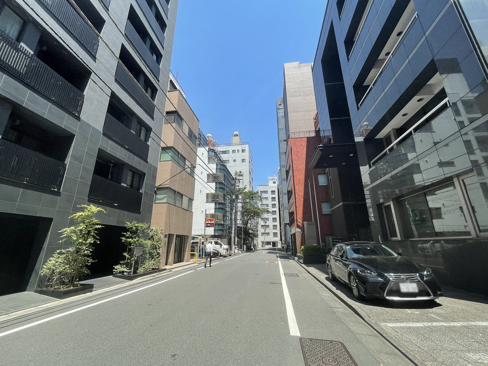 京橋YAHATAビル前面の通り