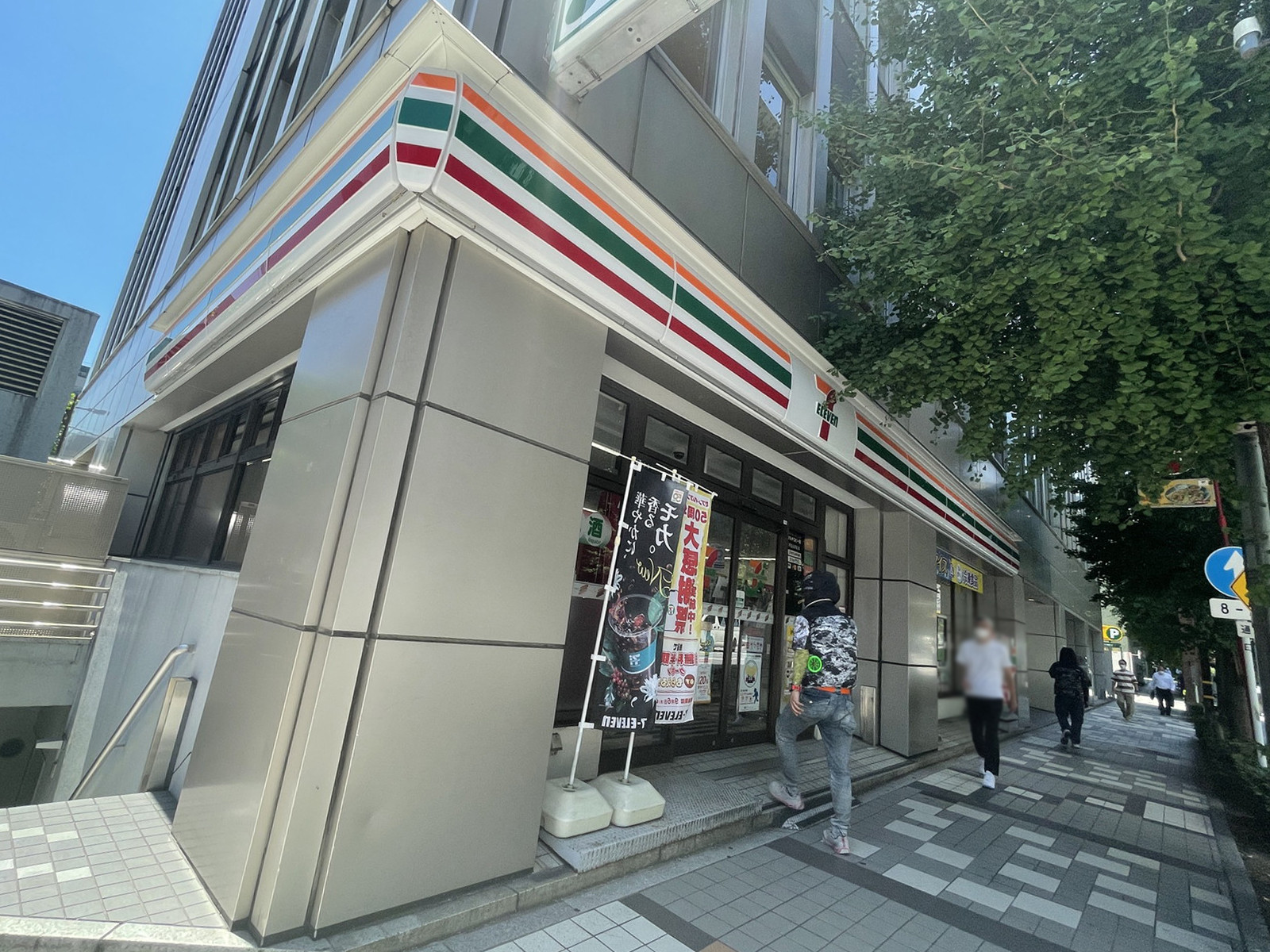 徒歩1分のセブンイレブン中央区八丁堀4丁目店