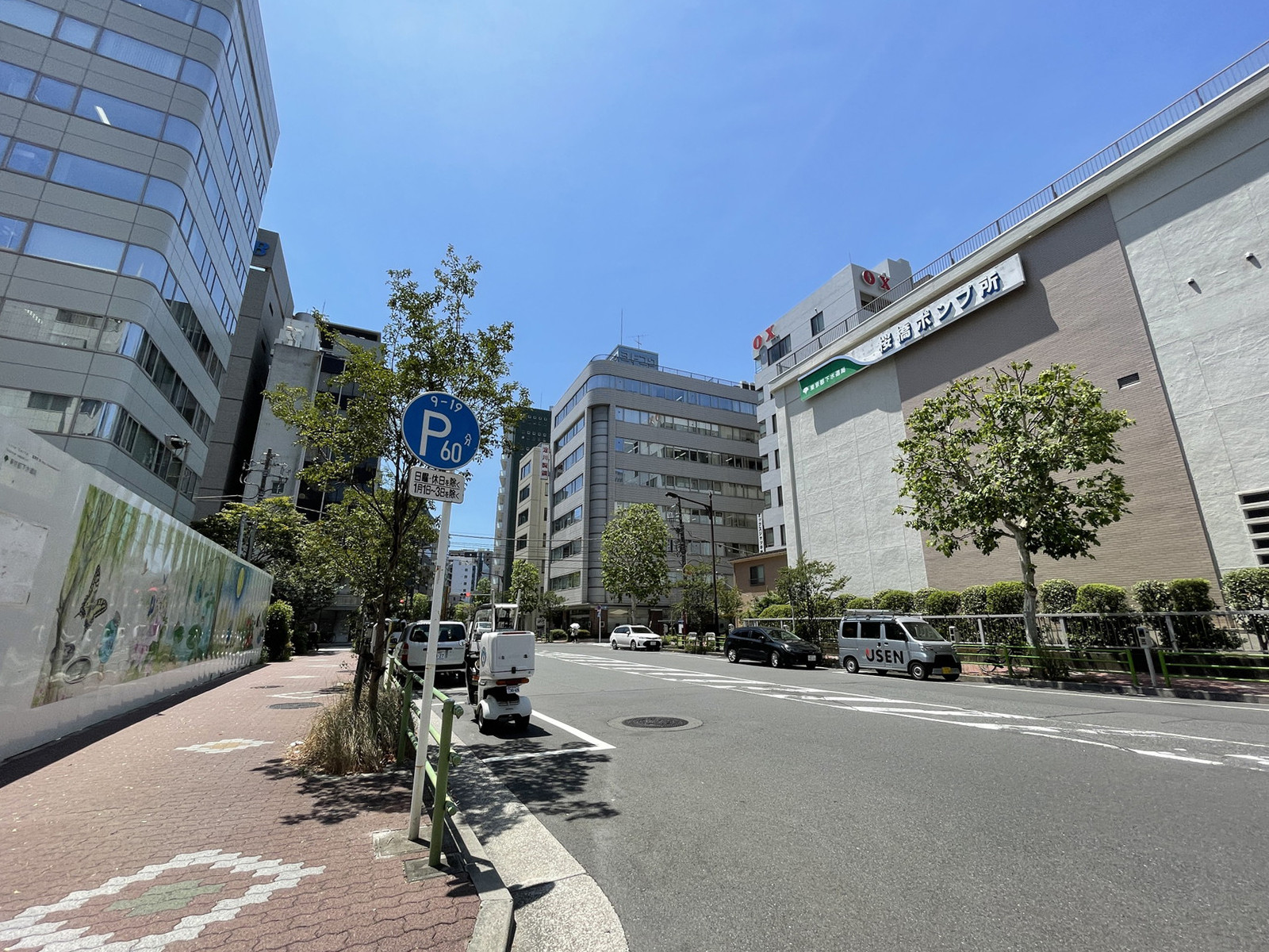 市川ビル前面の通り