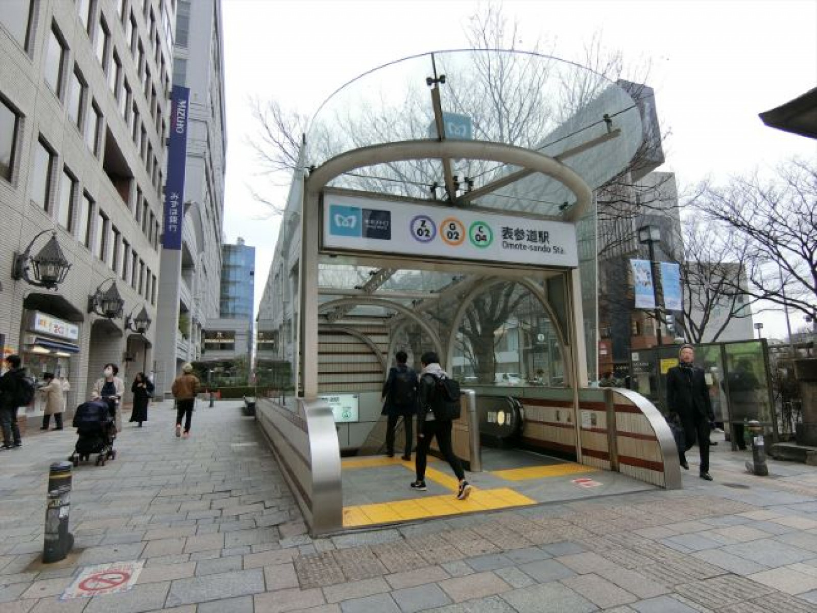 最寄りの「表参道駅」