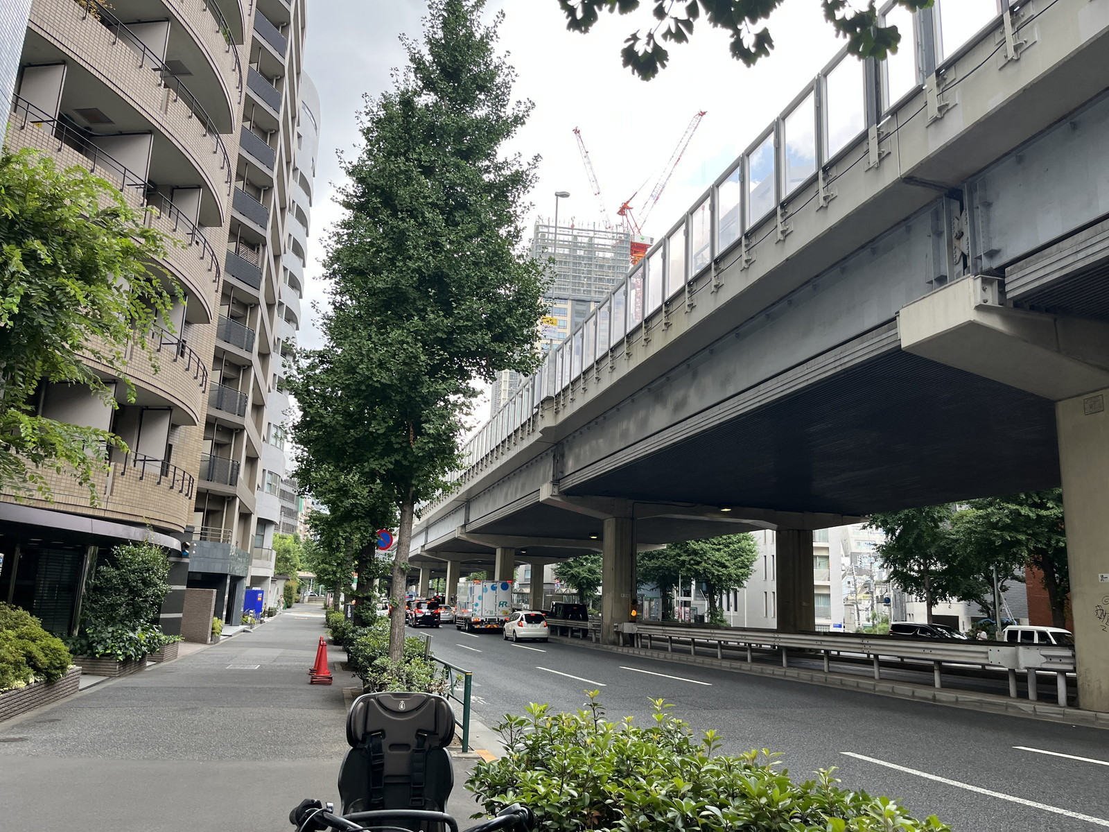 付近の六本木通り