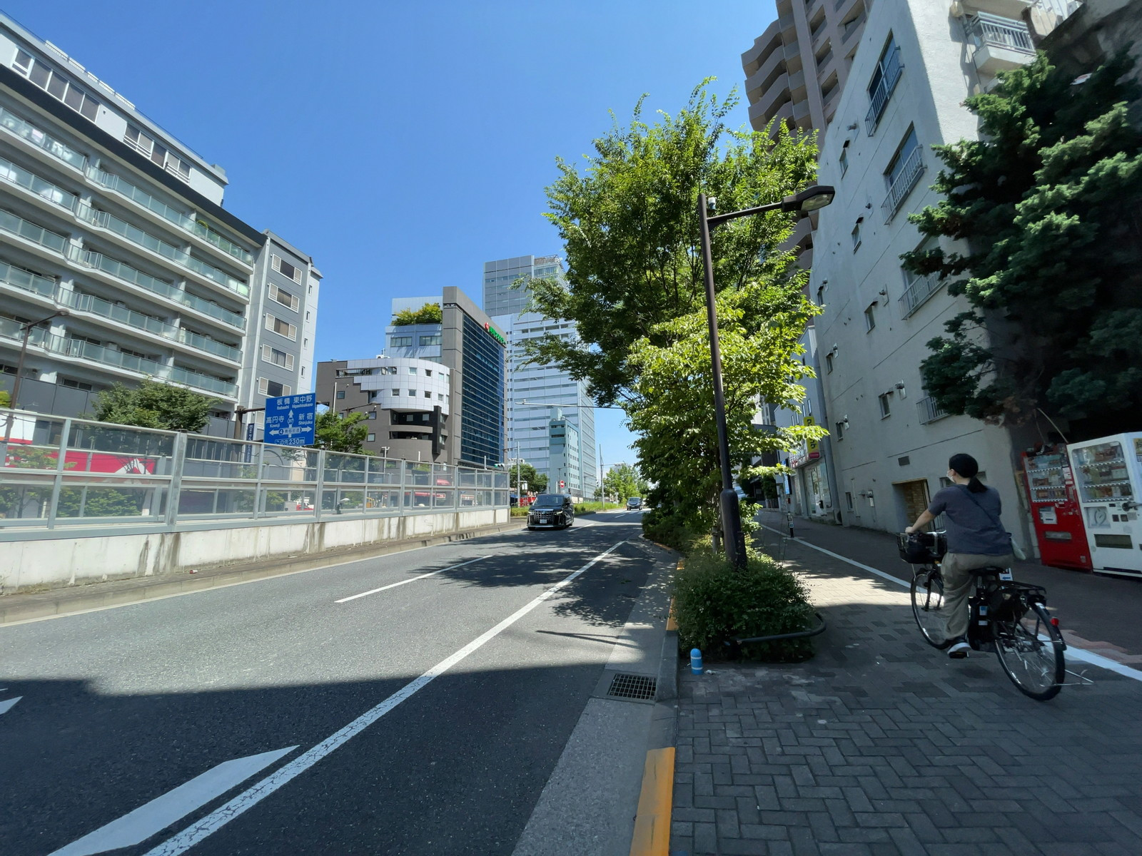 NIDビル前面の通り