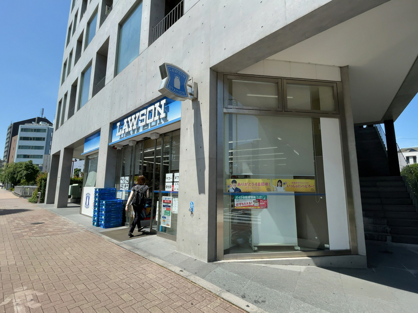 徒歩1分のローソン 中野本町二丁目店