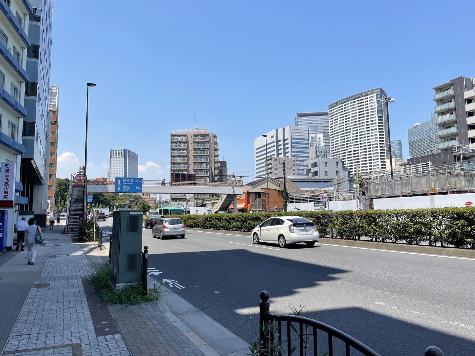 三徳ビル前面の第一京浜
