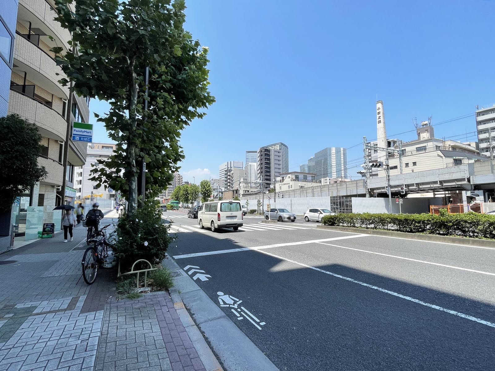 U biz Shinagawa前面の第一京浜