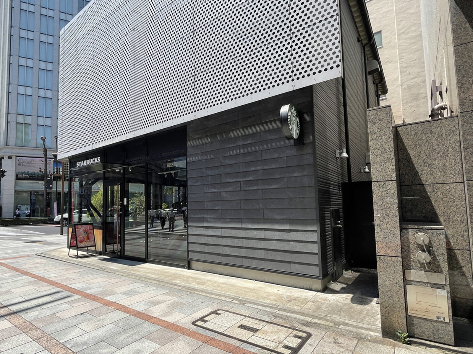 徒歩2分のスターバックス コーヒー 淡路町駅前店