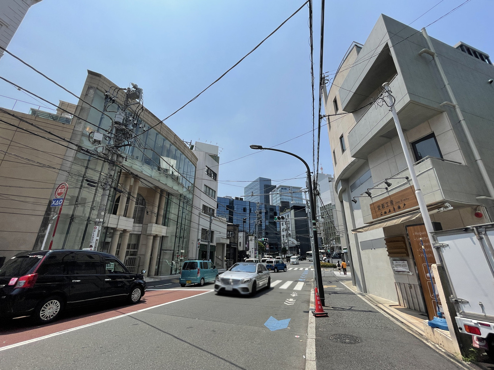 ウッズビル前面の通り