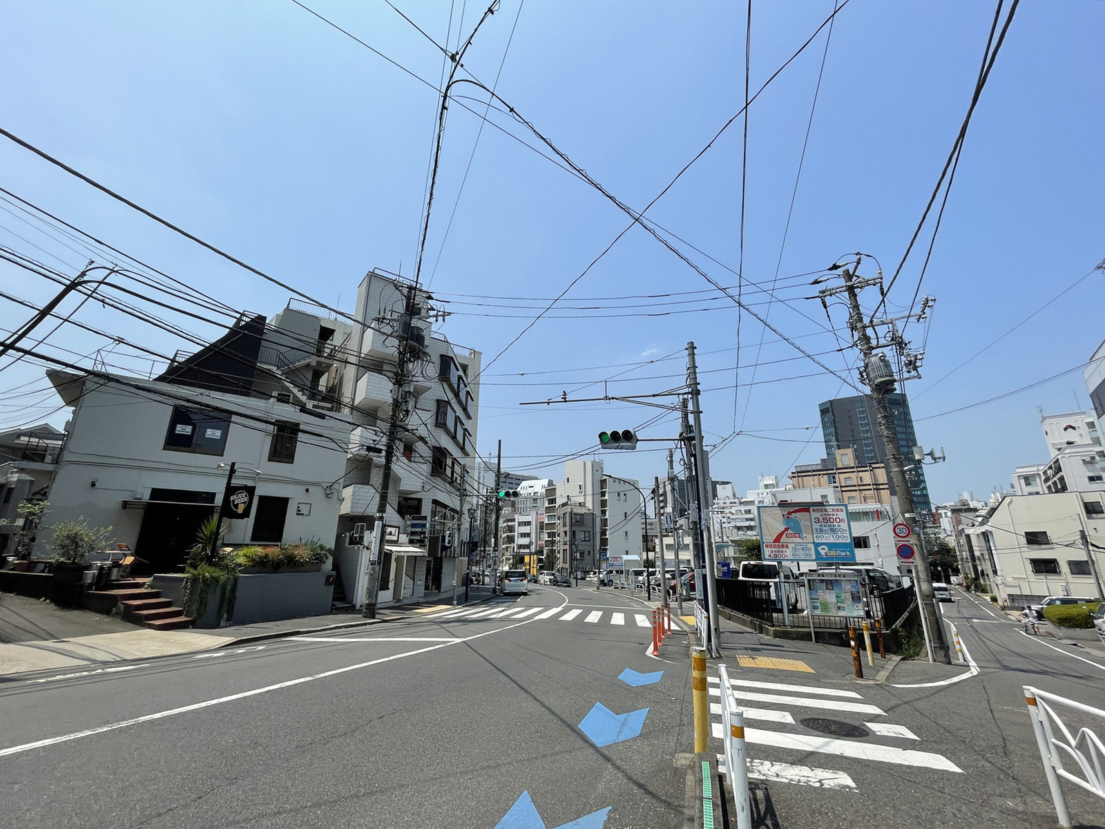 ビラローザ前面の通り