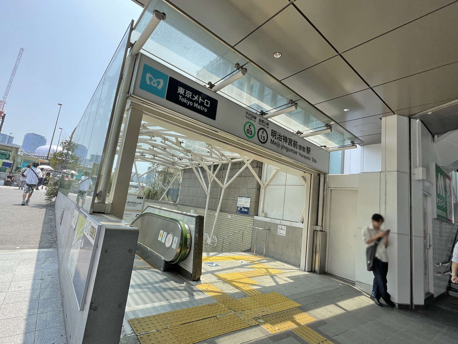 最寄りの「明治神宮前駅」