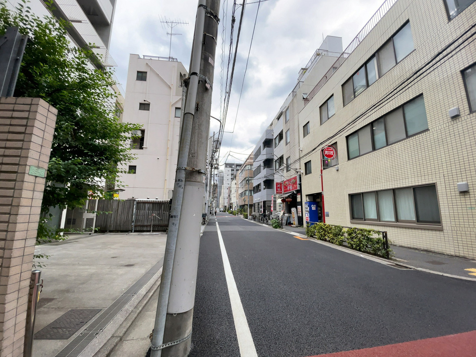 本郷UCビル前面の通り
