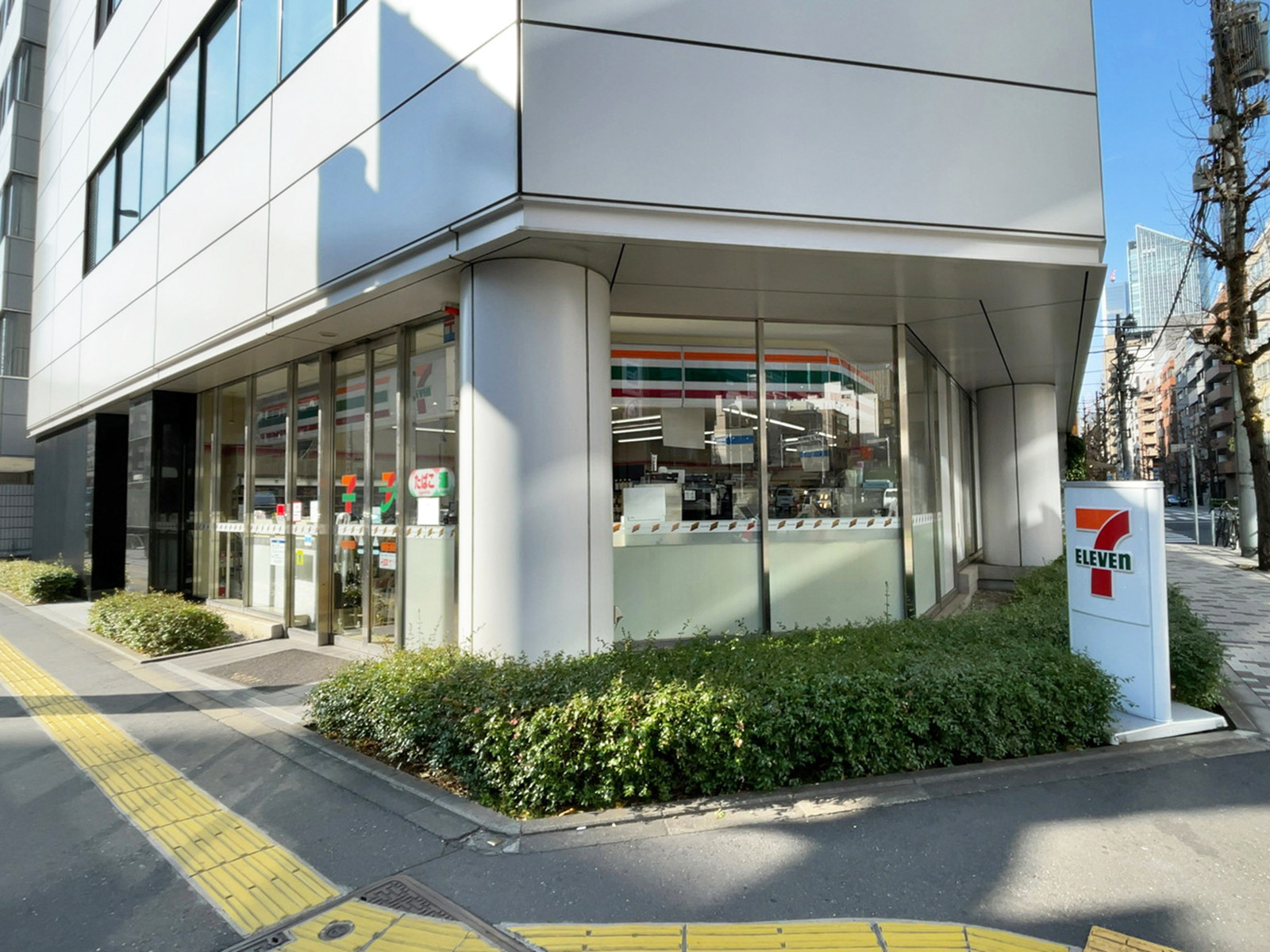 徒歩2分のセブンイレブン新橋第一京浜店