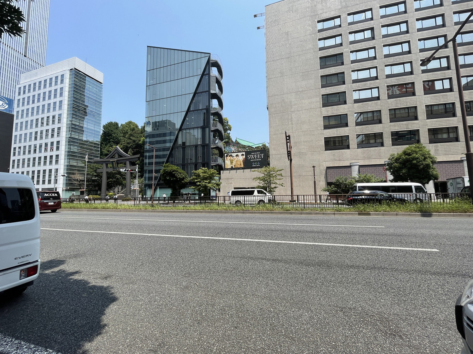 アパ赤坂ゲイトウェイビル前面の通り