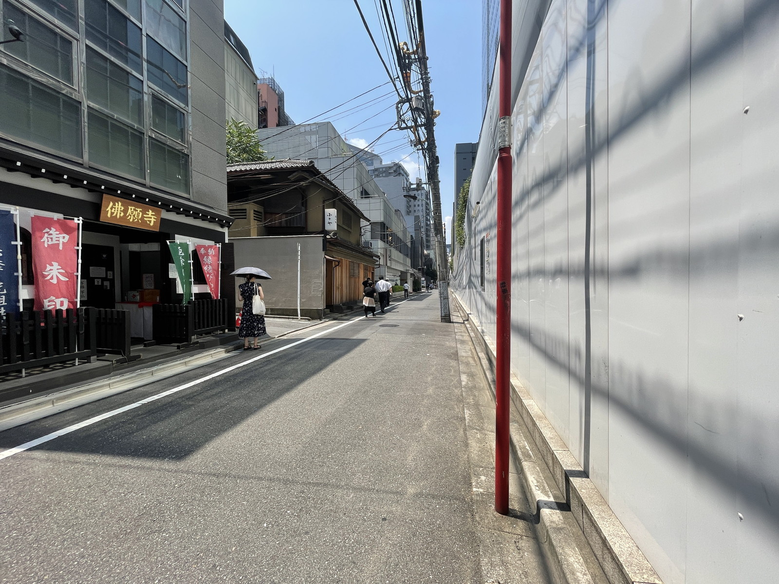 ウェイタワーズ前面の通り