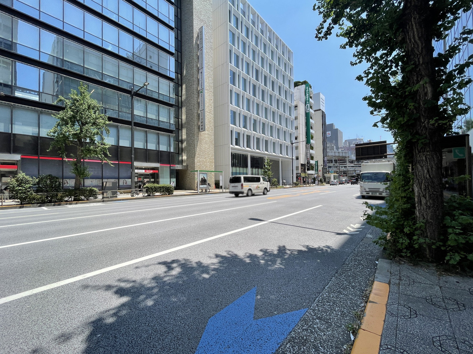 神田ノースフロント前面の通り