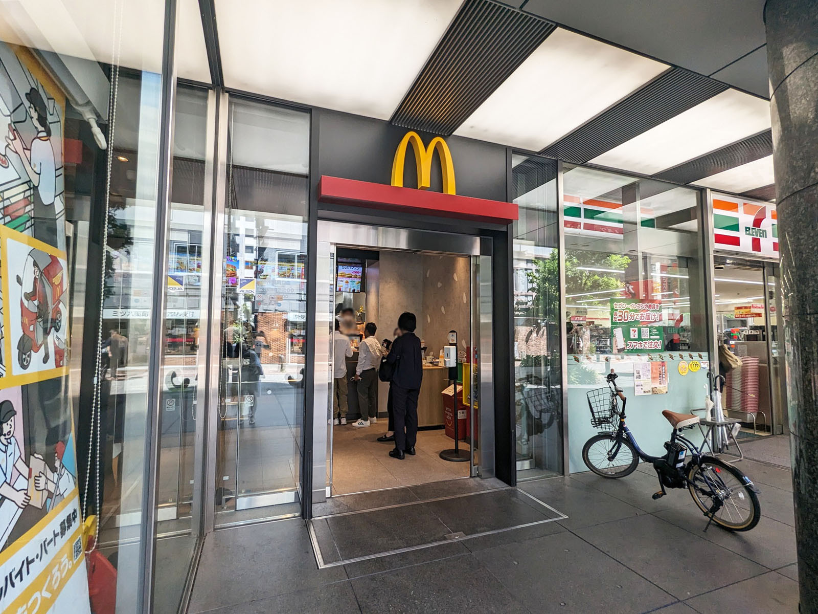 徒歩2分のマクドナルド品川港南口店