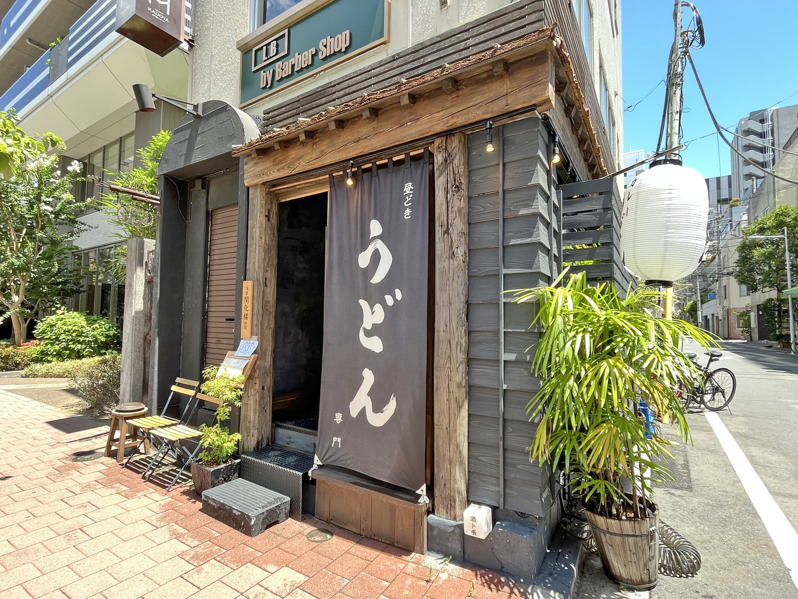 向かいの通りのうどん「けいか堂」