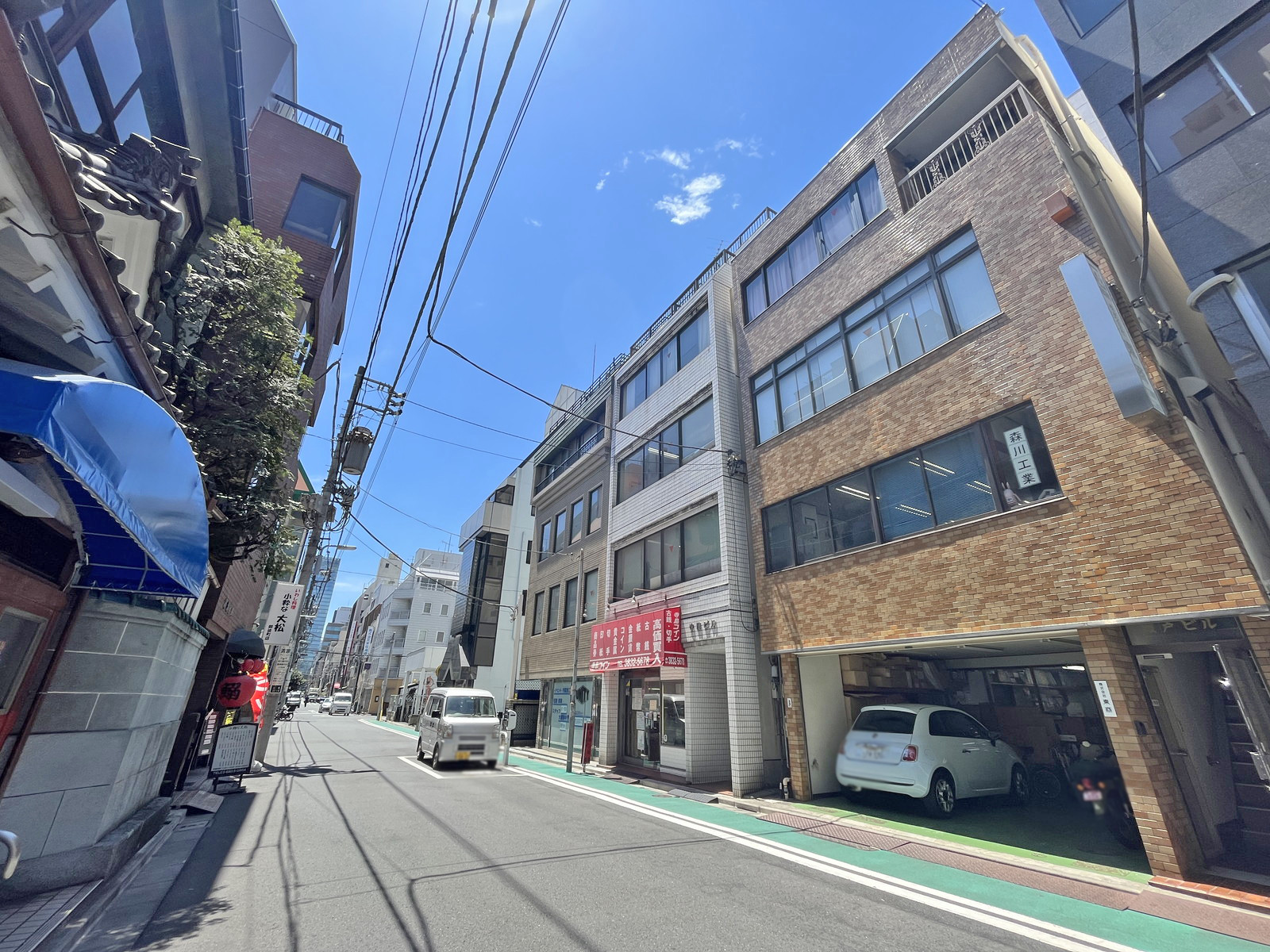 ヴェルコ黒門ビル前面通り