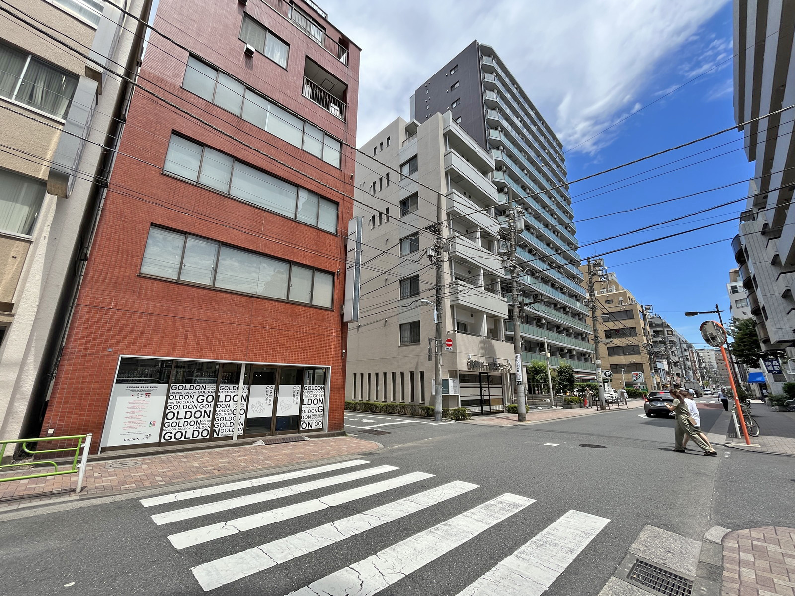 松田商亊ビル前面通り
