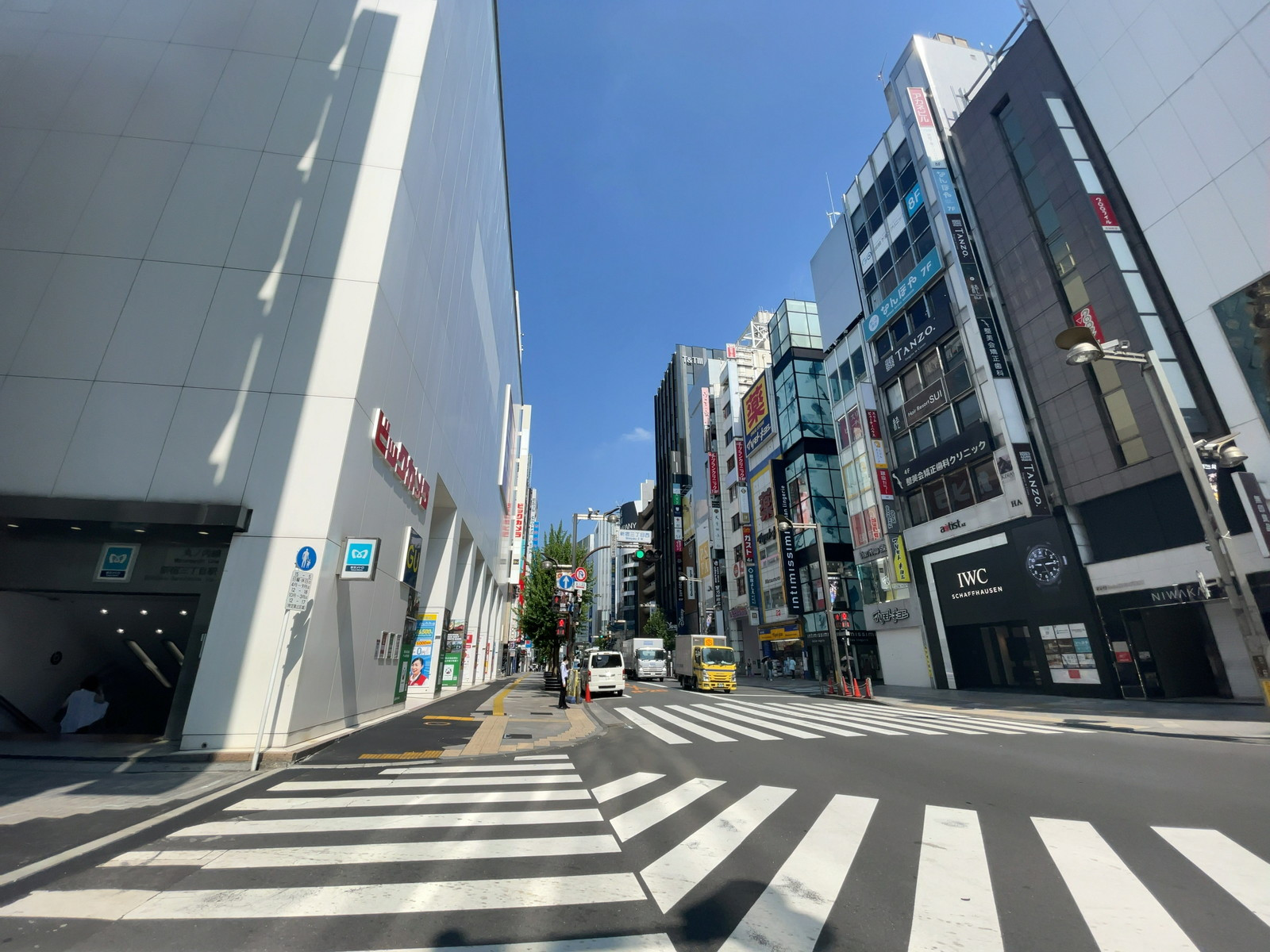 至近の新宿通り