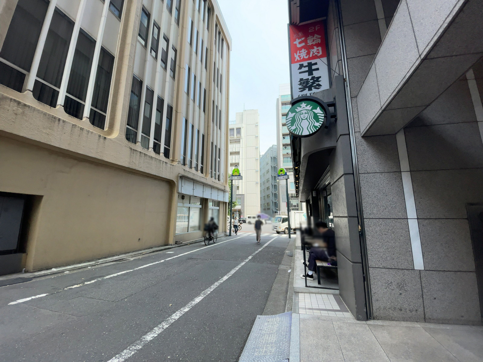 エクレ新宿前面の通り