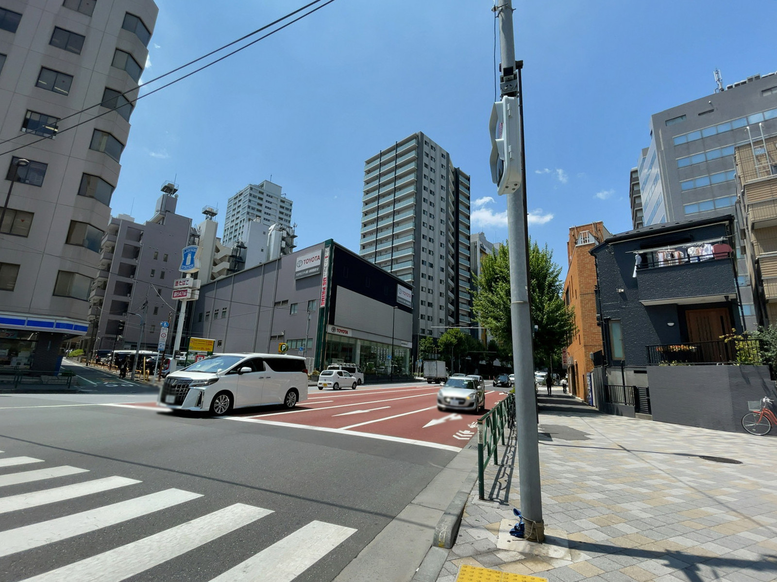 近くの靖国通り