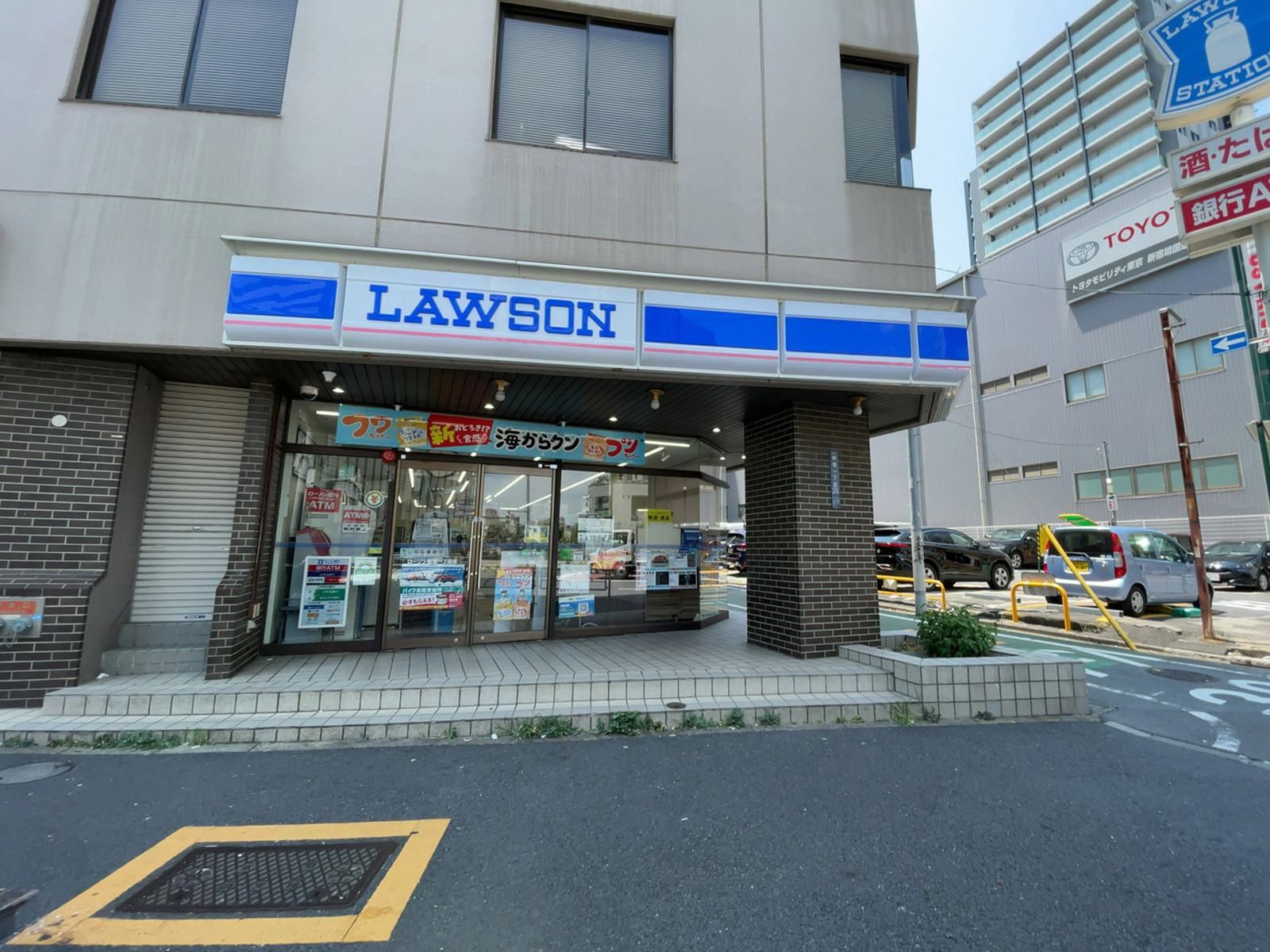 徒歩2分のローソン 新宿一丁目店