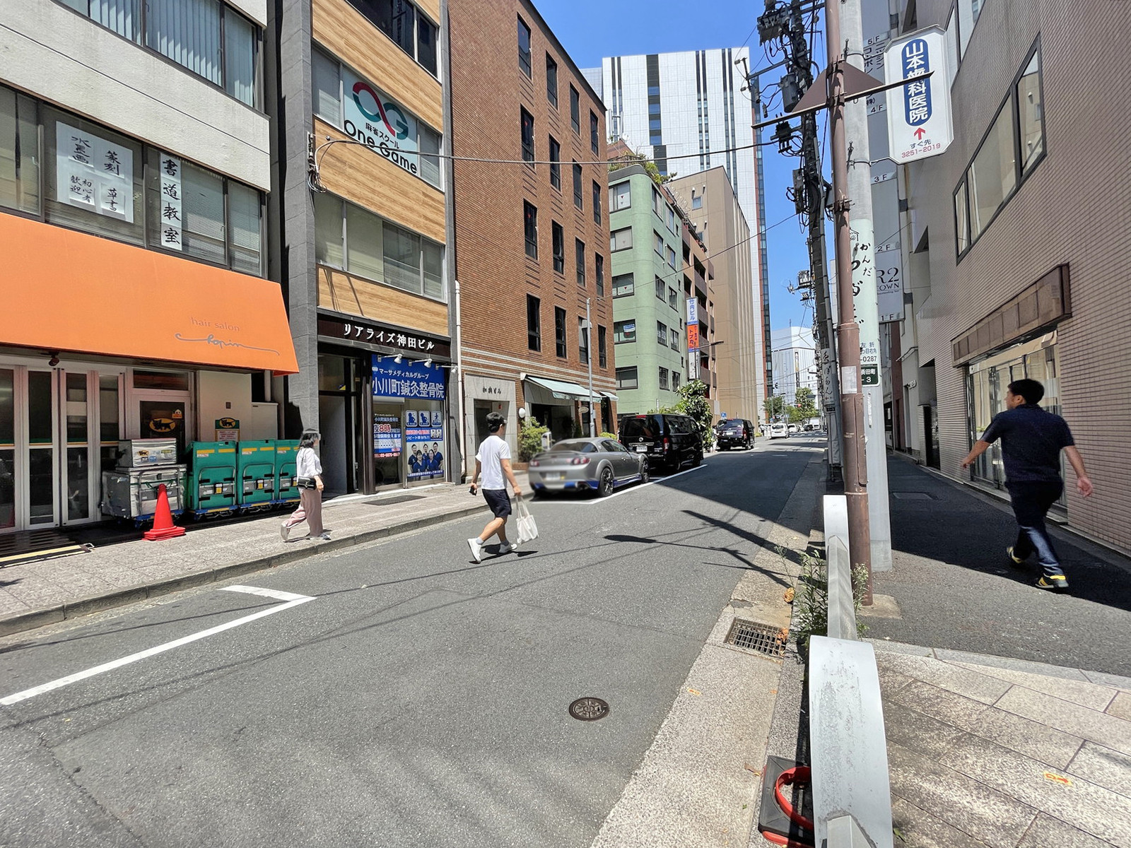 須田町ビルEAST前面の通り