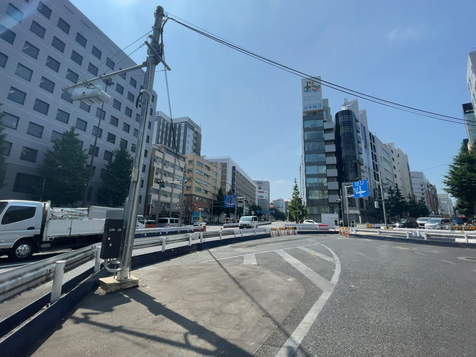新宿オミビル前面の通り