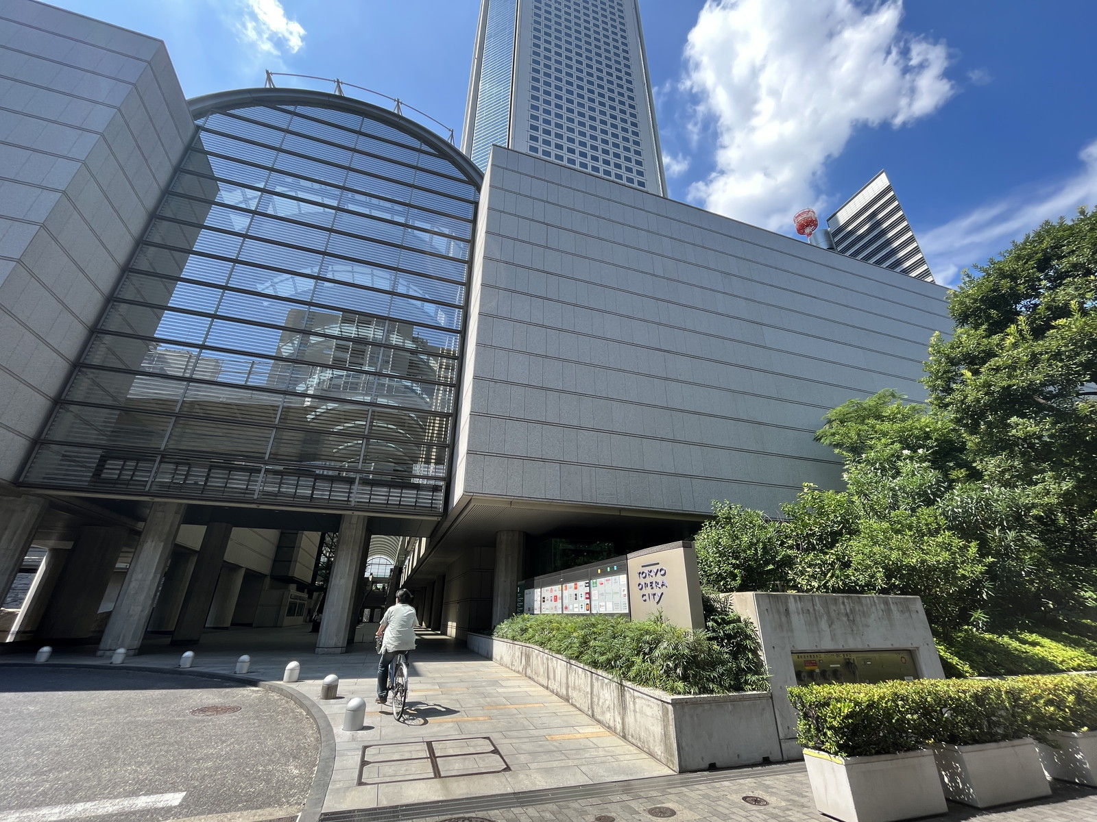 付近の東京オペラシティ