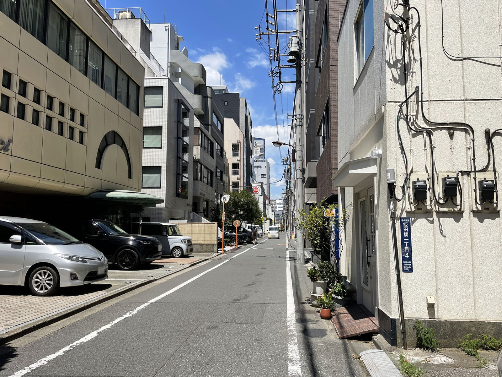 河合ビル前面の通り