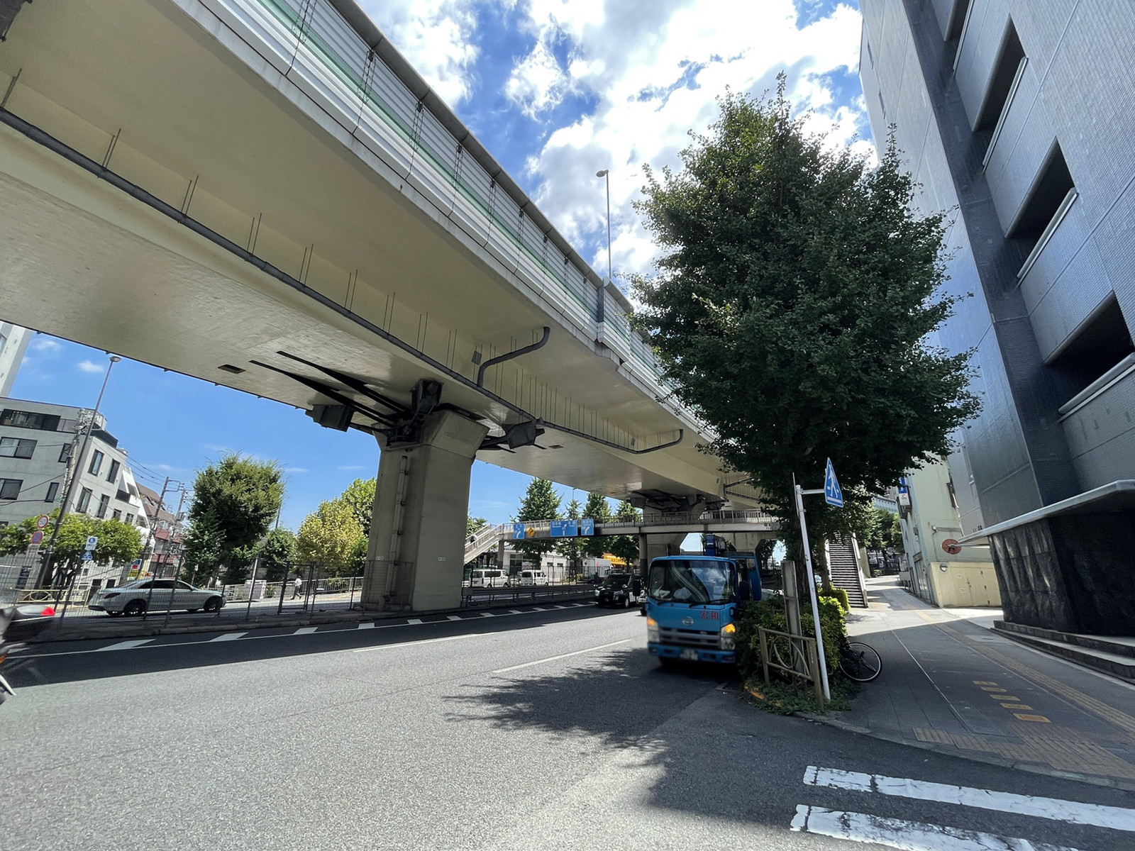 音ノ葉イマス池袋前面の通り