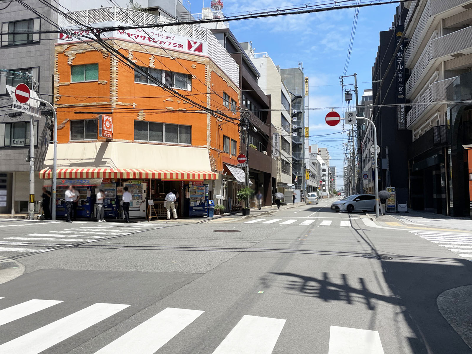 ジイテックスビル前面の通り