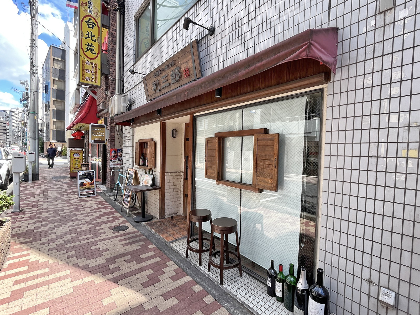 付近には飲食店が充実