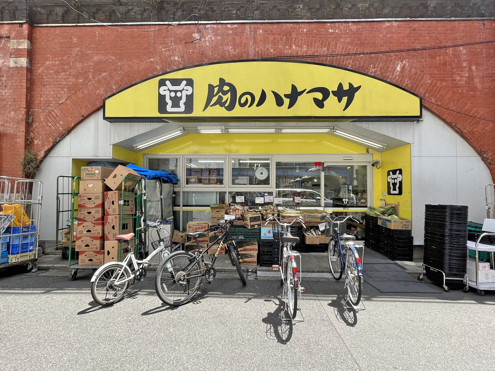 向かいの肉のハナマサ神田店