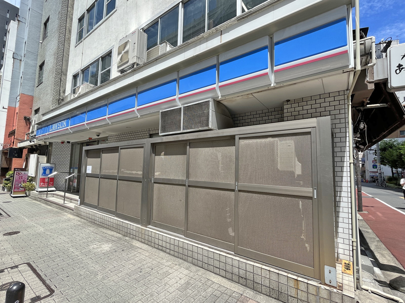 徒歩2分のローソン内神田二丁目店