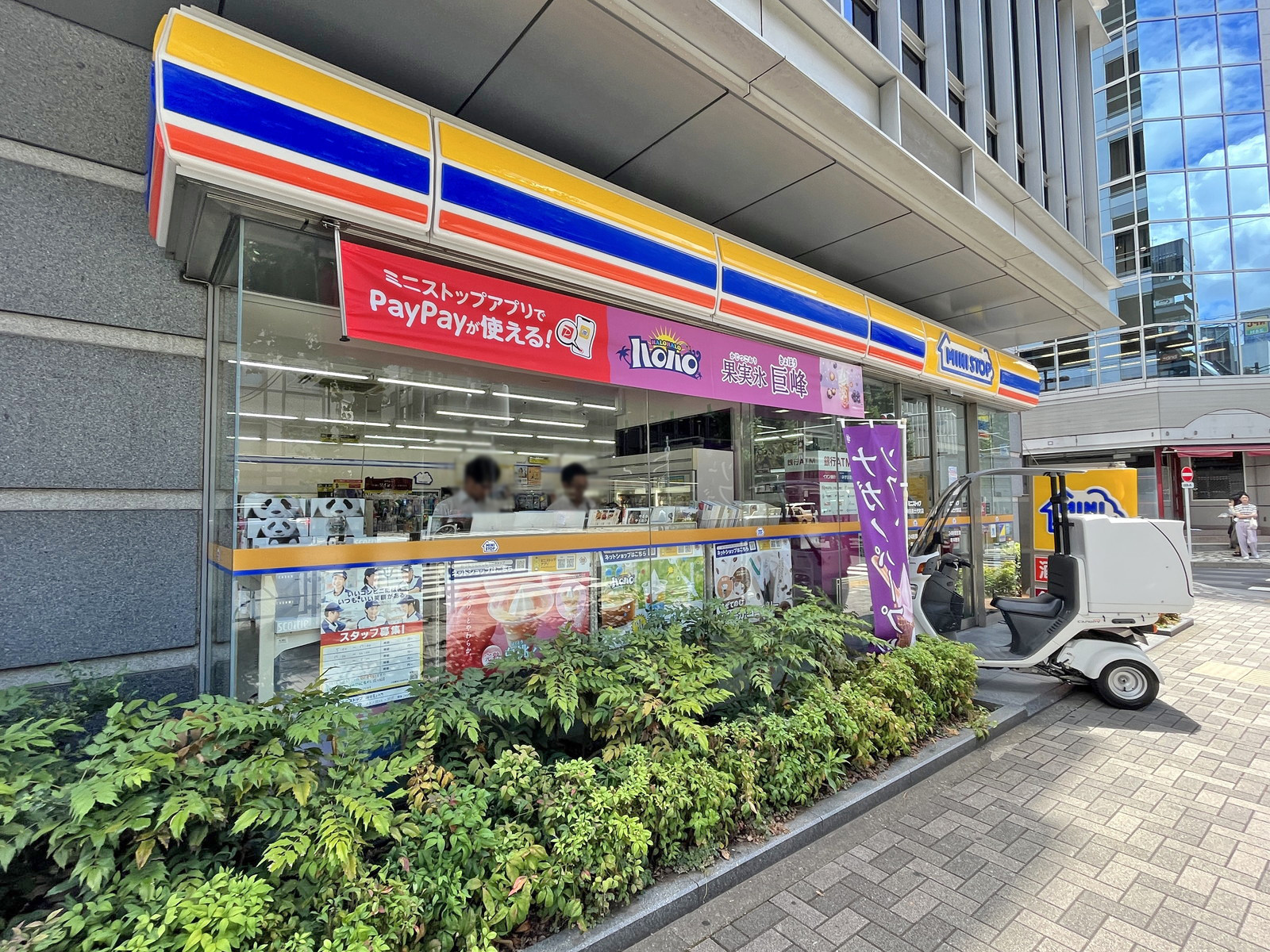 同じ並びのミニストップ神田美土代町店