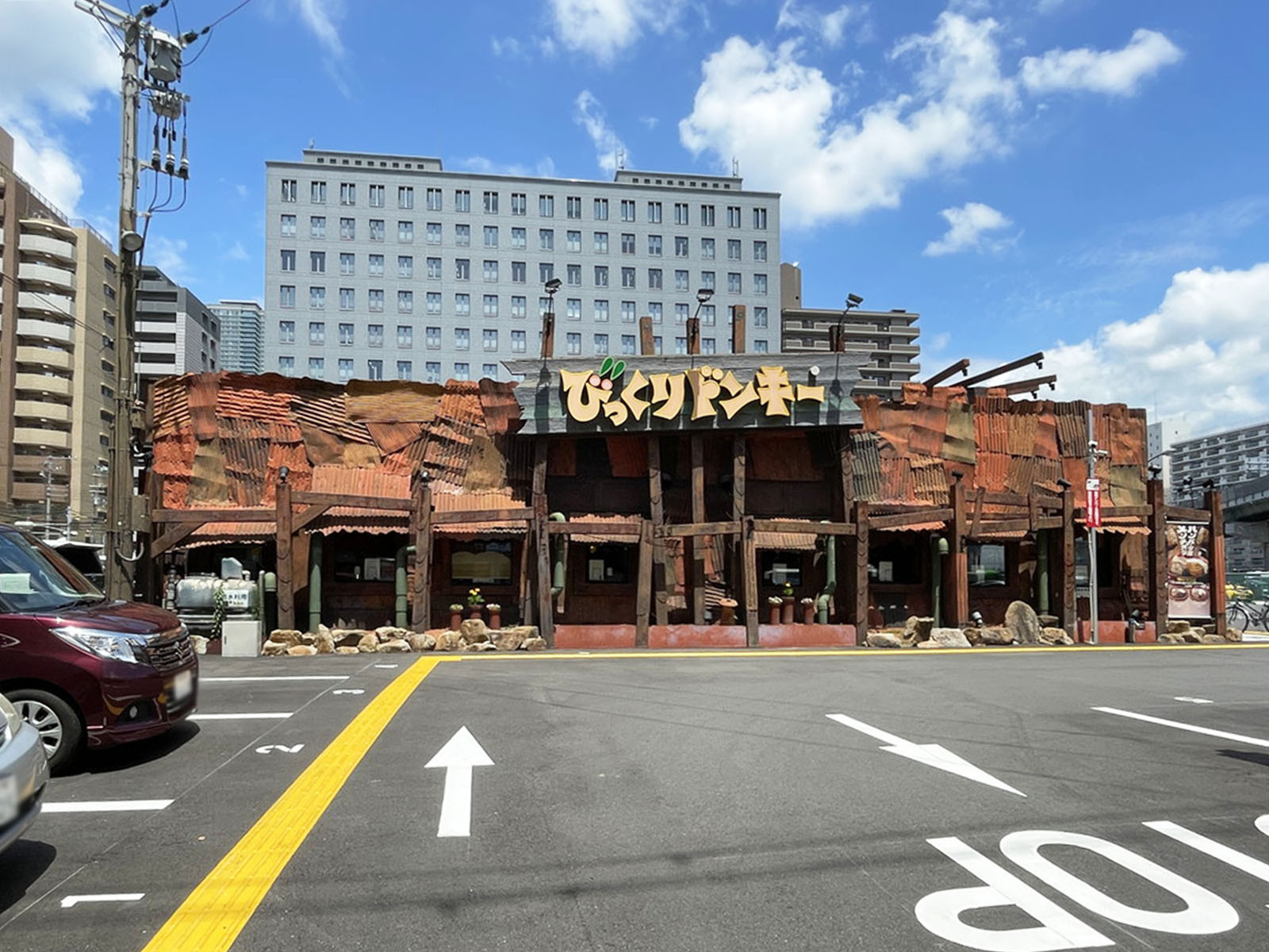 同じ通りにあるびっくりドンキー生田川インタ−店