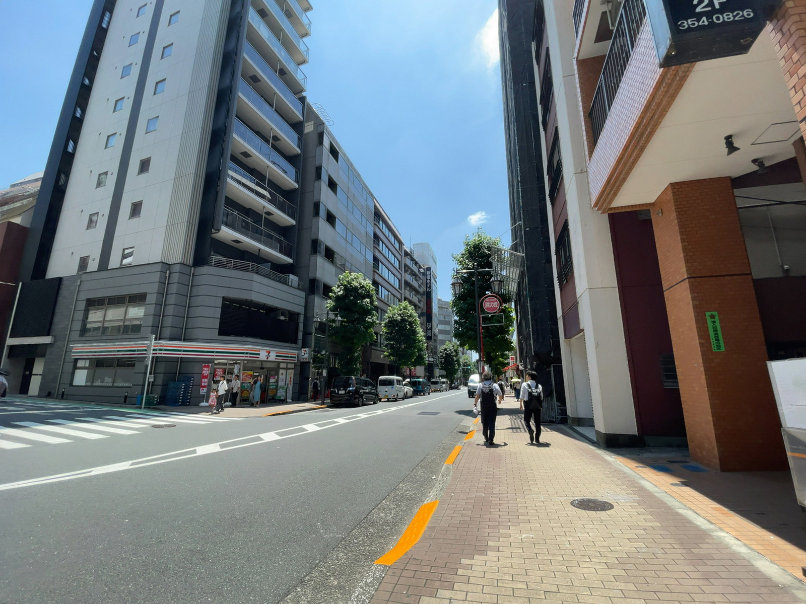成田ビル前面の通り