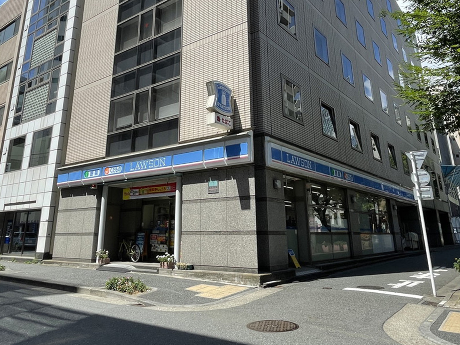 徒歩1分のローソン新橋5丁目店