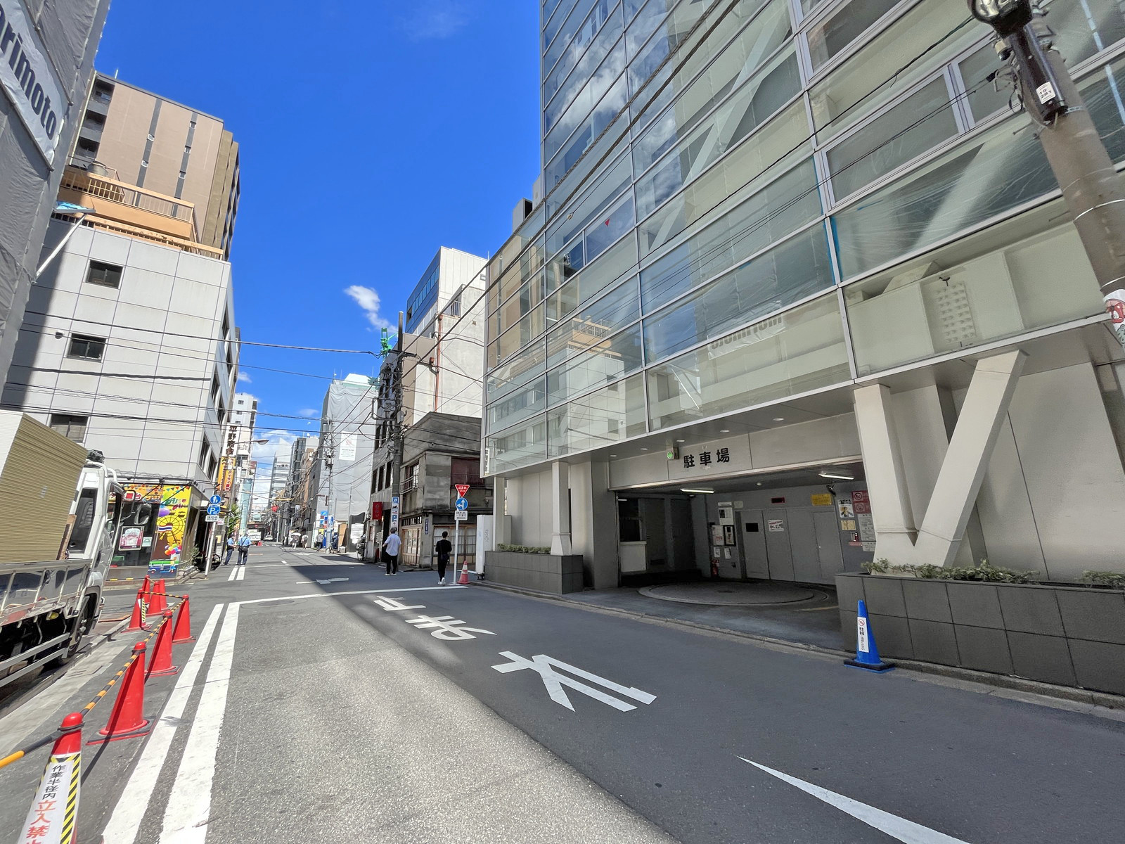 AD神田東口ビル前面通り神田中央通り店