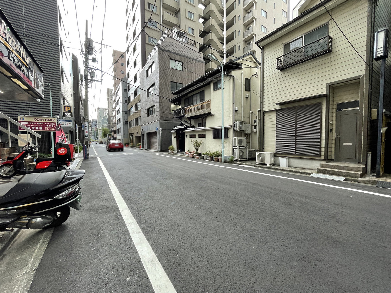 相互新富ビルディング前面の通り