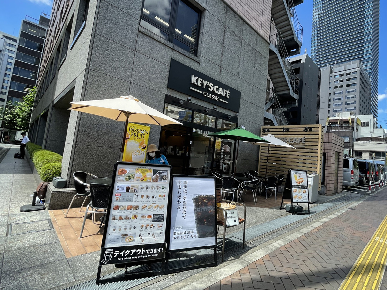徒歩圏内には飲食店があり