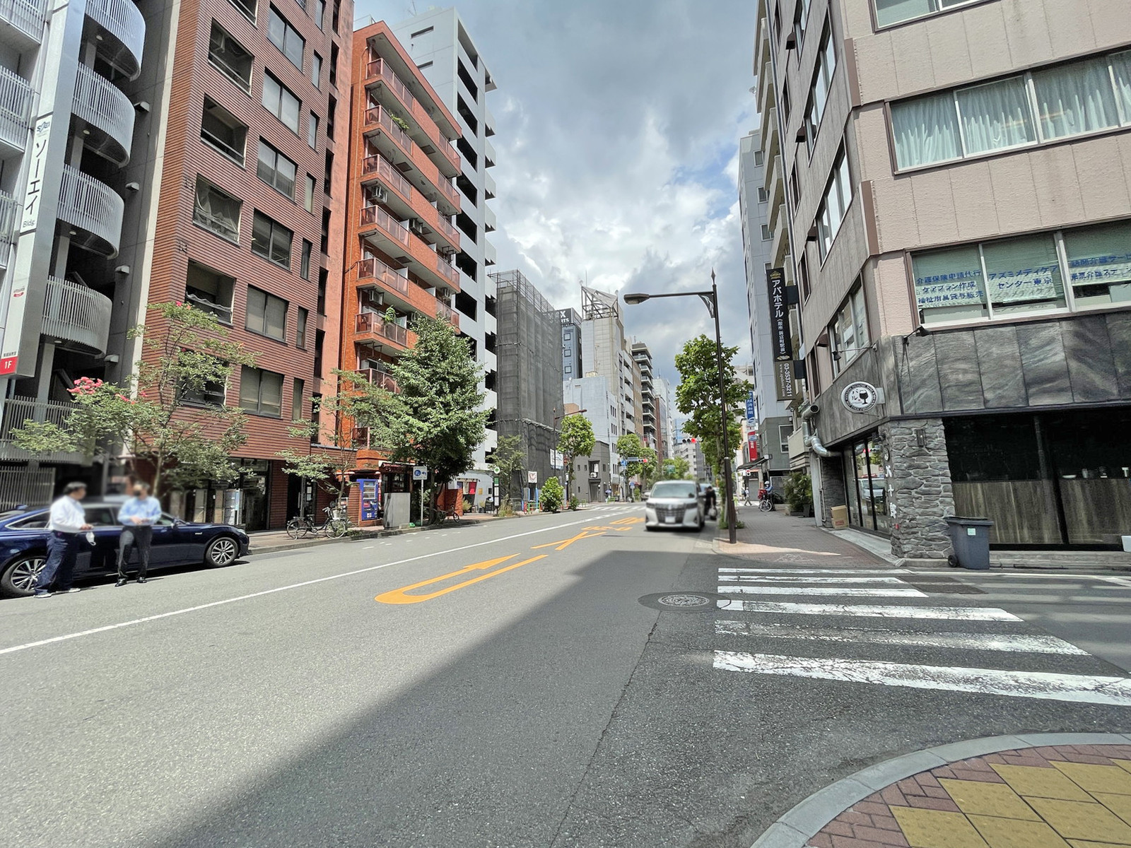 アーベイン三井ビル前面の通り