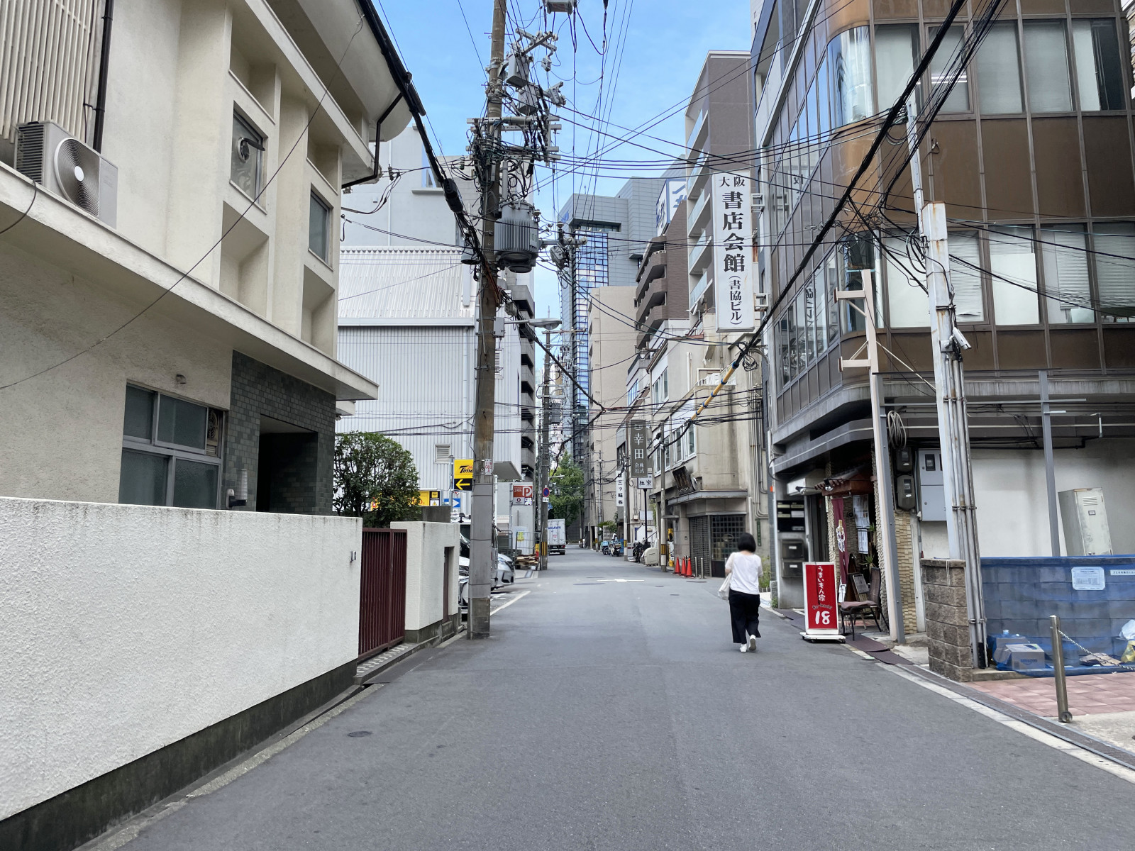 H.C.S.西天満ビル前面の通り