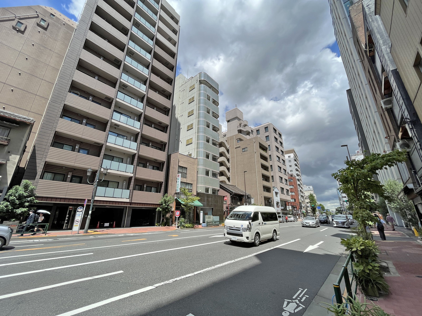 天龍ビル前面の神田白山線