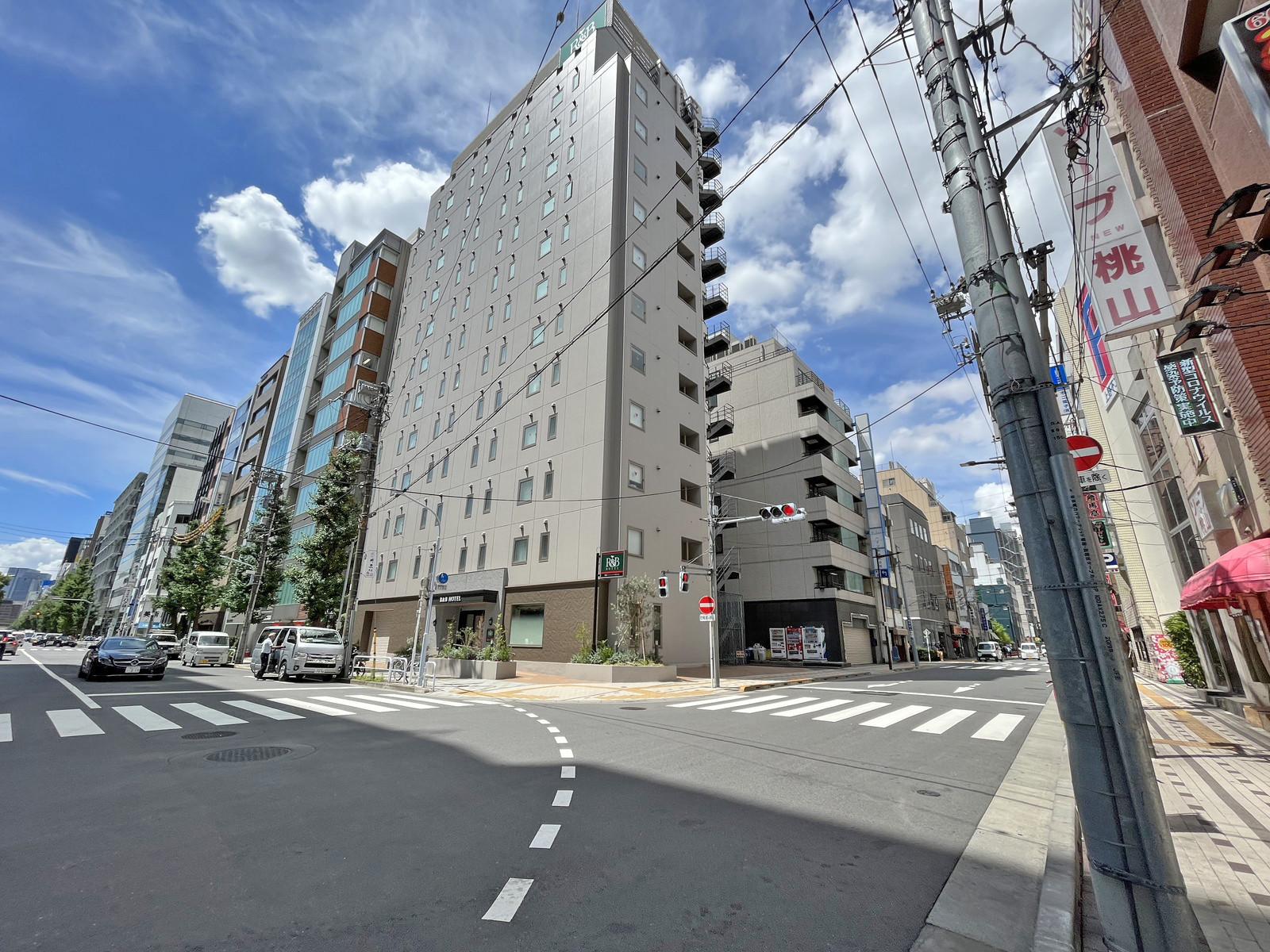 広小路ビル前面の学問のみち