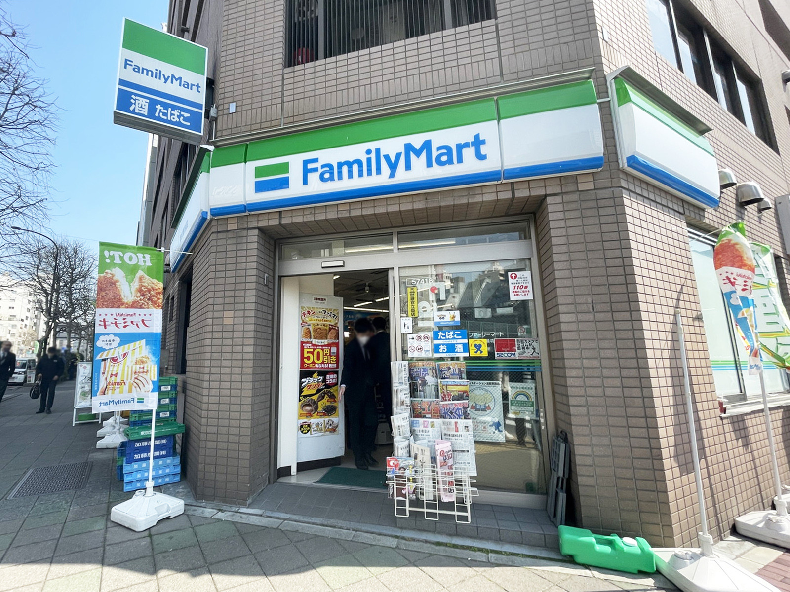 近くのファミリーマート築地本願寺前店