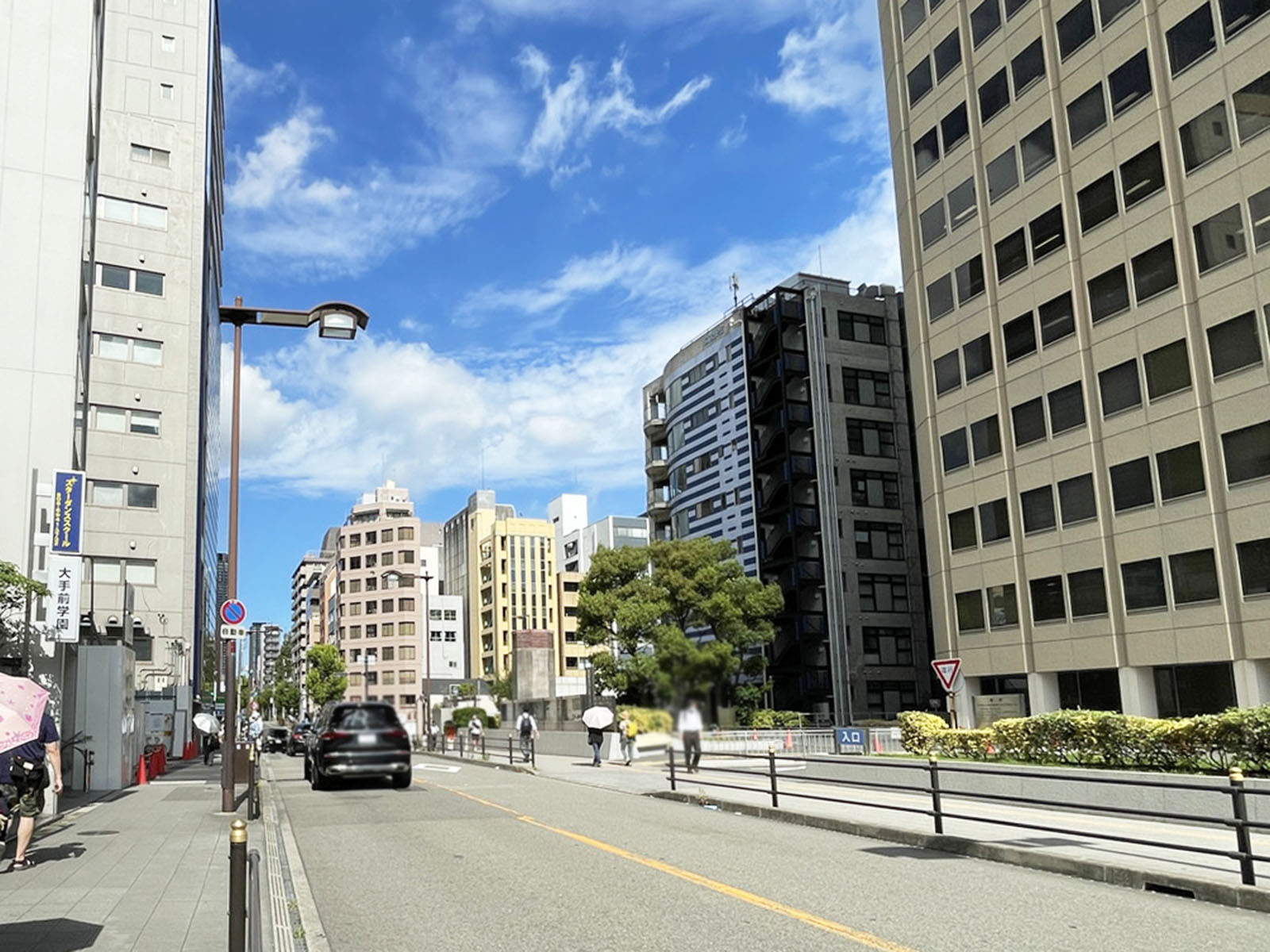 マルマスビル前面の通り